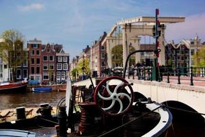 amsterdam, paesi bassi, 2022 - il magere brug, skinny bridge. amsterdam foto