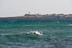 onde del mare sul Mar Mediterraneo foto