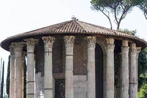 roma - tempio di vesta foto