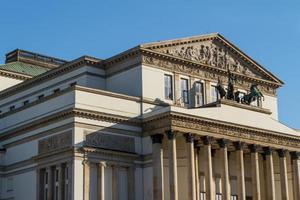 varsavia, polonia - teatro dell'opera nazionale e edificio del teatro nazionale foto