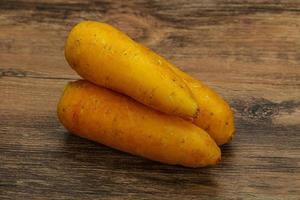 cibo naturale - carota gialla cruda foto