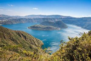 lago del cratere di cuicocha, riserva cotacachi-cayapas, ecuador foto