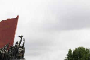 mansu hill grand monumento a pyongyang, corea del nord foto