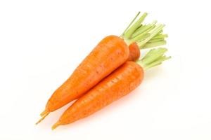 tre giovani carote mature fresche foto