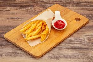 patatine fritte con salsa di pomodoro foto