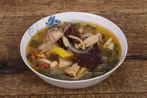 zuppa alla tailandese con carne e funghi foto