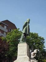 monumento galileo ferraris a torino foto