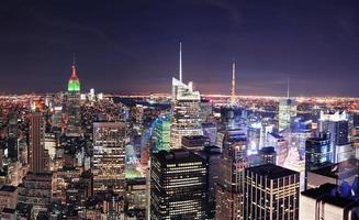 New York City Skyline di Manhattan di notte foto
