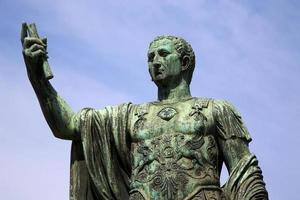 statua caesari nervae augustus, roma, italia foto