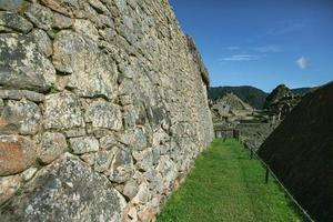 meraviglia del mondo machu picchu in perù. bellissimo paesaggio nelle montagne delle Ande con le rovine della città sacra inca. foto