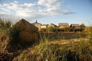 il lago titicaca è il lago più grande del sud america e il lago navigabile più alto del mondo. foto