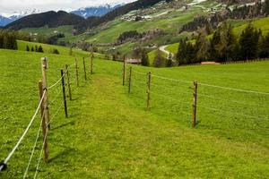 splendido scenario di montagna nelle alpi foto