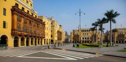 bellissimi edifici e strade coloniali nella capitale peruviana, foto editoriale di lima.