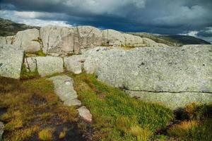 scene colorate di montagna in Norvegia. bellissimo paesaggio della norvegia, scandinavia. paesaggio montano della Norvegia. natura in estate. foto