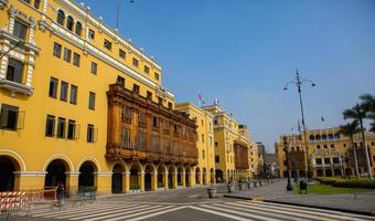 bellissimi edifici e strade coloniali nella capitale peruviana, foto editoriale di lima.