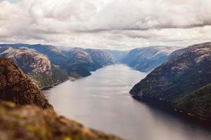 scene colorate di montagna in Norvegia. bellissimo paesaggio della norvegia, scandinavia. paesaggio montano della Norvegia. natura in estate. foto