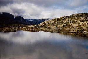 scene colorate di montagna in Norvegia. bellissimo paesaggio della norvegia, scandinavia. paesaggio montano della Norvegia. natura in estate. foto