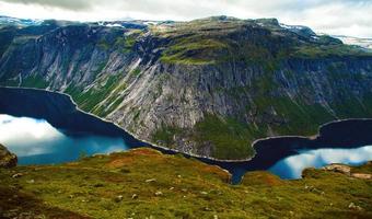 scene colorate di montagna in Norvegia. bellissimo paesaggio della norvegia, scandinavia. paesaggio montano della Norvegia. natura in estate. foto