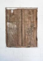 vecchia finestra in legno foto