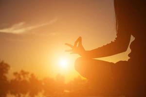 forma delle mani per il sole. foto