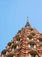 grande pagoda in mattoni con le numerose finestre. foto