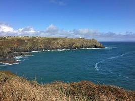 una vista della costa della Cornovaglia al punto lucertola foto