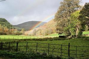 una vista del lago vyrnwy nel galles foto