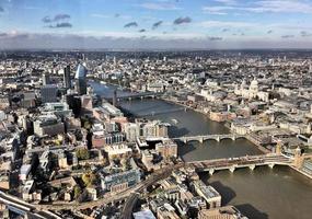 una veduta aerea di londra foto