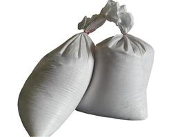 fertilizzante chimico mucchio stock jumbo-bag su sfondo bianco in attesa di spedizione. foto