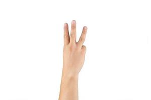 la mano posteriore asiatica mostra e conta 3 tre segni sul dito su sfondo bianco isolato. tracciato di ritaglio foto