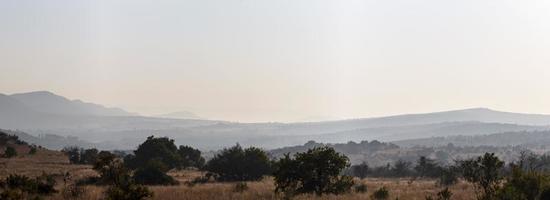 foschia mattutina sulle colline foto