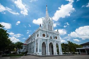 chiesa cattolica bianca in tailandia foto