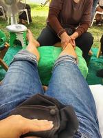 un massaggio alle gambe foto