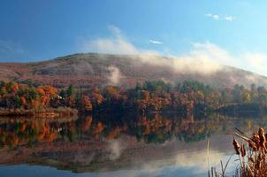 fogliame del Vermont in autunno foto