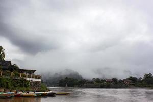 fiume della canzone di nam a vang vieng foto