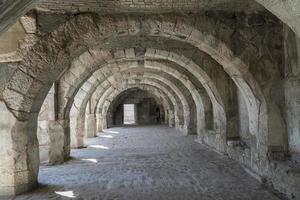 l'agorà e le colonne storiche foto