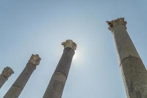 l'agorà e le colonne storiche foto