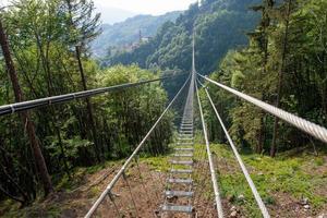 il ponte tibetano di dossena foto