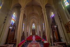 piazza brembana bergamo italia 2022 interno della chiesa di san martino oltre la goggia è il principale luogo di culto cattolico in piazza brembana foto