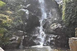 bellissimo scatto di caduta d'acqua foto