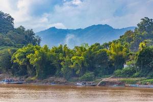 panorama del paesaggio fiume mekong e luang prabang laos. foto