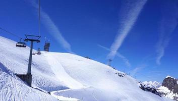 scenario della funivia sospesa titlis foto