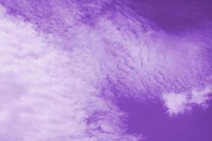 cielo di protoni e nuvole viola foto
