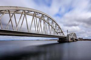 ponte di aggersund nello jutland settentrionale - danimarca, attraversando il limfjorden foto