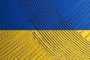 bandiera nazionale dello stato ucraino. struttura in cemento grunge muro di colore giallo-blu. simbolo dello stato dell'Ucraina e degli ucraini. bandiera ucraina su uno sfondo di muro di cemento. foto