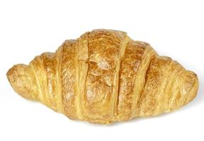 un pezzo di croissant isolato su uno sfondo bianco foto