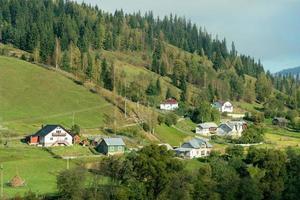 un piccolo borgo vicino a bistrita transylvania romania il 18 settembre 2018 foto