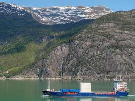 il piccolo villaggio eidfjord nell'hardangerfjord norvegese foto