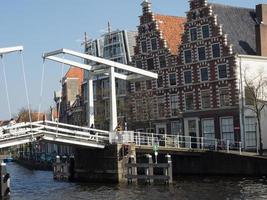 la città olandese di haarlem foto