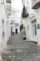 villaggio di cadaques in inverno nel nord della catalogna, spagna sulla costa brava. foto